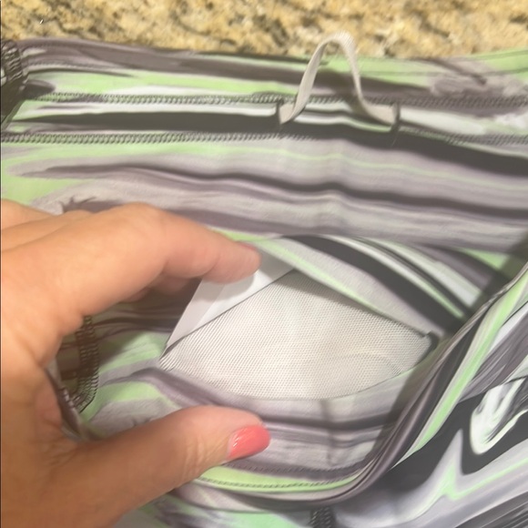 lululemon athletica Green and Black Bike Shorts High-Rise Moisture-Wicking - Picture 6 of 6